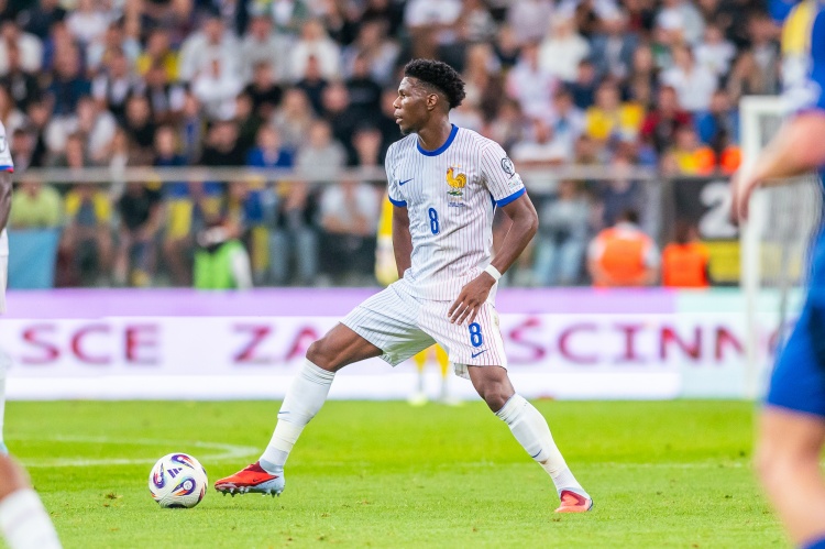 开云平台-博格巴+坎特既视感？琼阿梅尼超级进化统治攻防惊艳全场💪