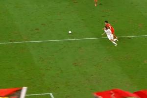 kaiyun sports-场地情况不佳！记者：西安国际足球中心连下五天雨，草皮撑不住了